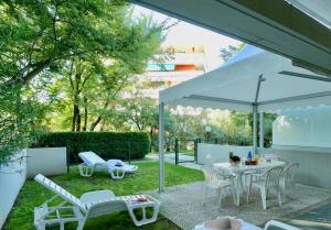 Three-Bedroom Apartment with Garden