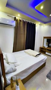 Sheikh Zayed Apartment is available forservices