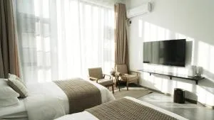 Dingdaer Pool B&B - Jiuyunlong