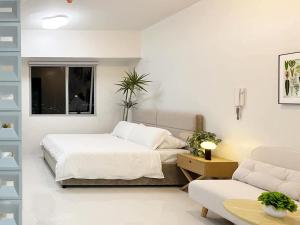 Cozy Condo with Pool & Gym Near Ayala Center