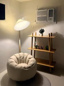 Cozy Condo with Pool & Gym Near Ayala Center