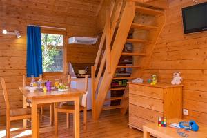 Campings Camping Rieumontagne : Chalet 2 Chambres