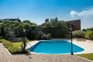 Red villa with shared pool and private garden is the new black on Lake Garda - Barghe