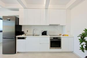 Luxury Seaview Apartments Close To Beach - KYANOS
