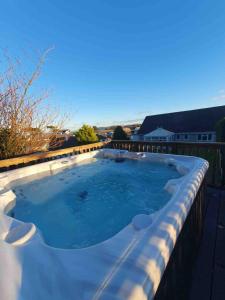 Family holiday home in Benllech with hot tub