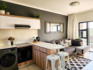 Entire Modern Apartment, Couples Sunset Getaway