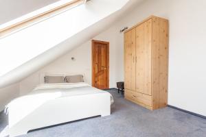 Old town apartment with 3 bedrooms by URBAN RENT