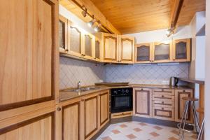 Old town apartment with 3 bedrooms by URBAN RENT