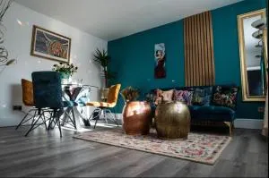 Luxury Town Centre ApArt Near River & Free Parking - Cardington