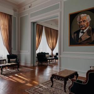 Maison Maxim De Lesseps