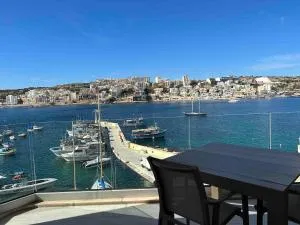 St Pauls Bay Luxury Quiet seafront apartment - Mġarr