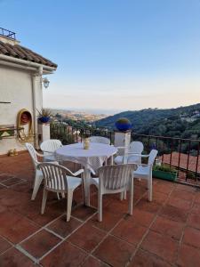 Villa Alella, 5 bedrooms & pool