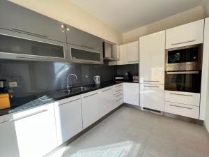 Apartment Filipa III - Beachfront with Jacuzzi