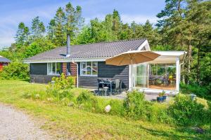 Cozy House Near Lyngsbæk Beach With Lake View