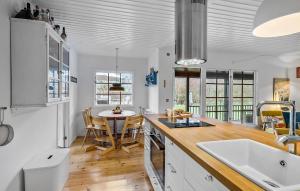 2 Bedroom Awesome Home In Melby