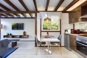 Home2Book Modern Cottage Strelitzia, Peace Retreat