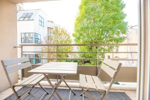 CIA - Flat with Balcony in East Paris, Buttes Chaumont
