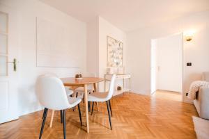 CIA - Flat with Balcony in East Paris, Buttes Chaumont