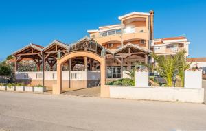 Stunning Apartment In Turanj 