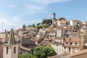 Apartement Forville by Halldis