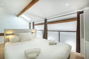 Apartement Forville by Halldis