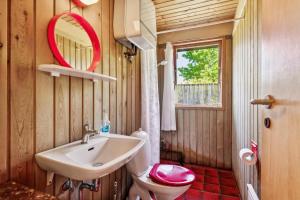 Authentic And Cosy Holiday Home On A Large Natural Plot Close To The Child-Friendly Bønnerup Beach And The Charming Fishing Harbour