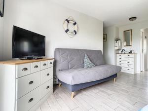 Appartements Charmant appartement avec balcon, 1 chambre, parking, a 500m du centre, 1km de la plage - FR-1-236-67 : photos des chambres