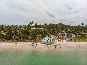Carneiros Beach Resort