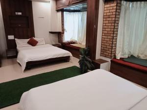 Hotel Raj Empire