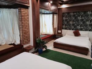 Hotel Raj Empire