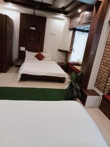 Hotel Raj Empire