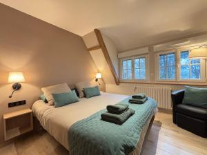 Maisons de vacances Chant des mouettes Maison renovee spacieuse tout confort grand jardin belle terrasse amenagee parking 8 personnes 4 sdb 5 wc a 10 mn a pied de la mer Port en Bessin tous commerces restaurants proche Omaha Beach : photos des chambres
