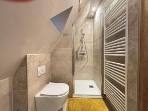 Maisons de vacances Chant des mouettes Maison renovee spacieuse tout confort grand jardin belle terrasse amenagee parking 8 personnes 4 sdb 5 wc a 10 mn a pied de la mer Port en Bessin tous commerces restaurants proche Omaha Beach : photos des chambres