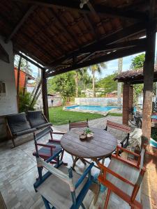 Casa com piscina no Guarujá