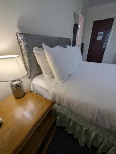 Single Room with Double Bed room in The Walnut Tree Hotel