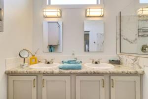 The Tiny Tejas with Pool and Hot Tub