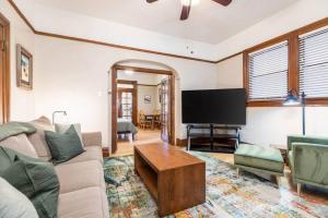 Craftsman Cabin - Historic Dtwn Avenues Apartment