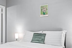 Luxe New Unit 2BR, 2BA Pool Access