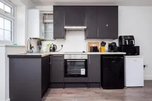 Charming Guest Suite Free Driveway Parking Included - 艾尔斯福德