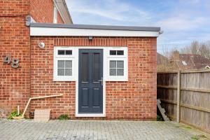 Charming Guest Suite Free Driveway Parking Included