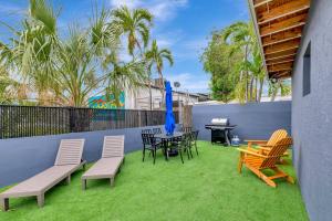 Banyan St 2BR 1BA off Las Olas- Steps to Beach unit 4