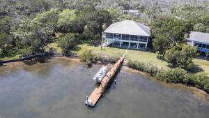 Ozello Manor Waterfront private dock large patio sleeps 8 dog ok