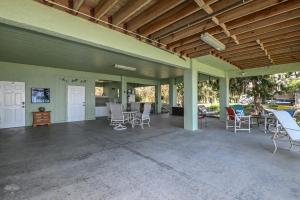 Ozello Manor Waterfront private dock large patio sleeps 8 dog ok