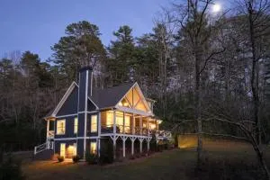 Scenic 4BR 2BA Contemporary Lake Burton Home - Elf