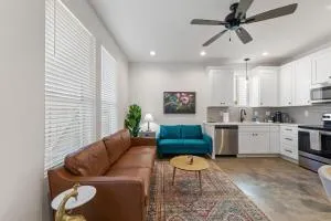 NEW Acadian House KING Bed Cajun Luxury Nespresso - 新伊比利亚