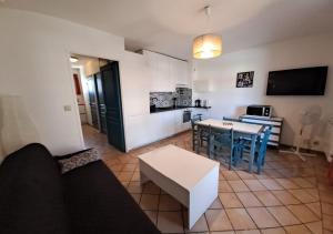 Appartements GRILEG- Pour des vacances ideales en famille ! T2 cabine dans residence avec piscine chauffee : photos des chambres