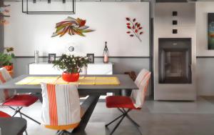 Maisons de vacances Maison accueillante avec jardin a Champcueil : photos des chambres