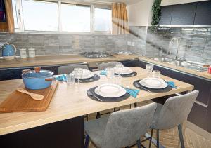 Esmeralda Holiday Home