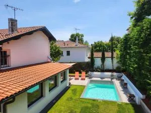 Charmante maison avec piscine - 安格雷