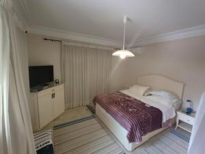 Guesthouse Near HBE Airport Pool